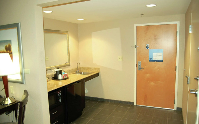 Hampton Inn & Suites Charlotte Airport
