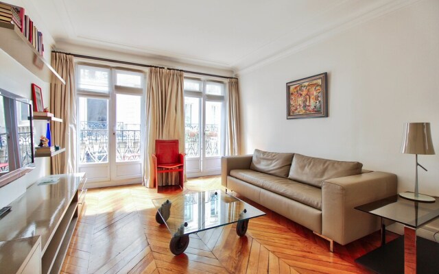Bright apartment - Victor Hugo