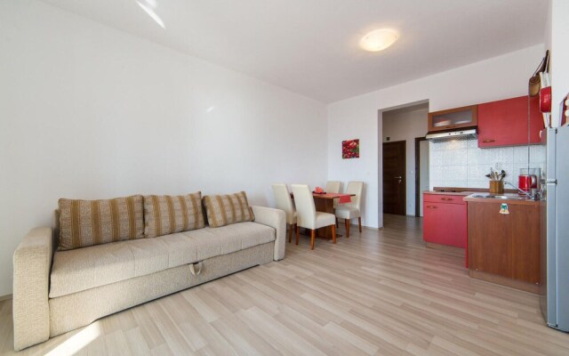 Amazing Apartment in Brist With 1 Bedrooms and Wifi