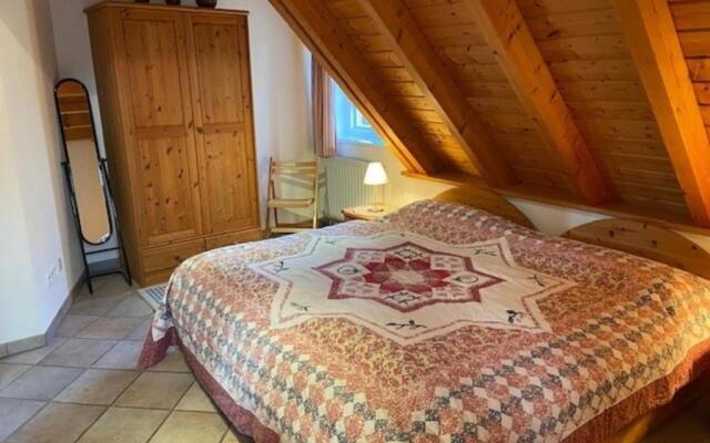 Strandstraße 28, Haushälfte links