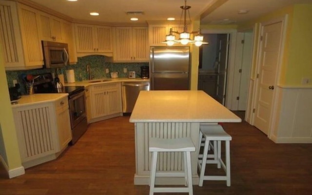 Lizzie Lu's Island Retreat