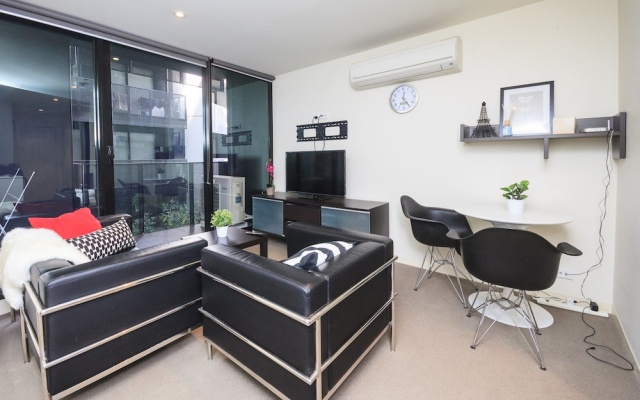 Mono Apartments on Franklin – Lobby – Melbourne