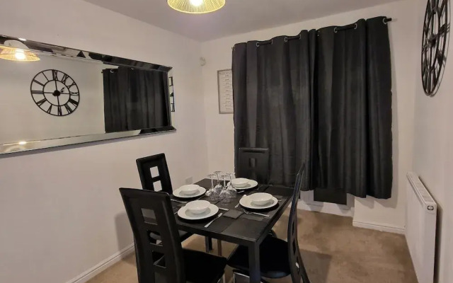 Stylish Pet Friendly 3 Bedroom House in Manchester