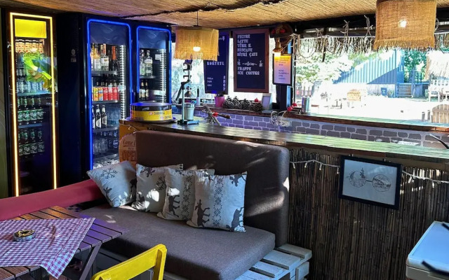 Mona Glamping Caravan Suites