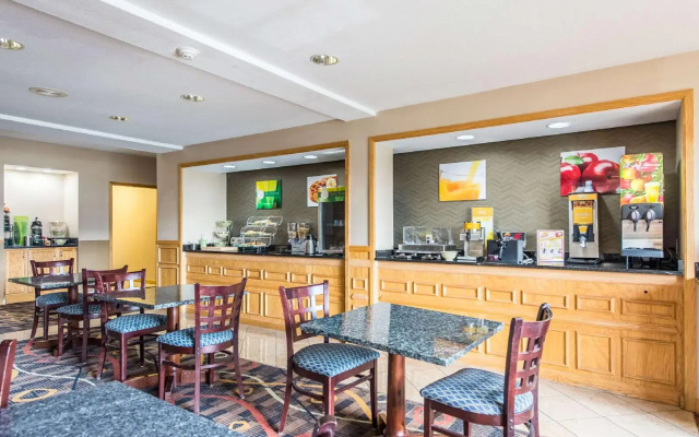 Quality Inn & Suites Hotel Muncie