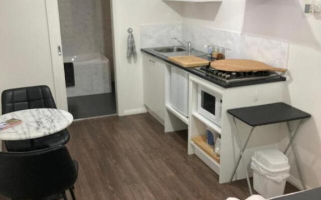 Gleeson St Guest Bungalow