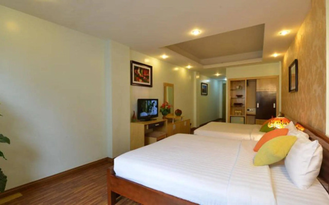 Lucky 3 Hotel & Travel