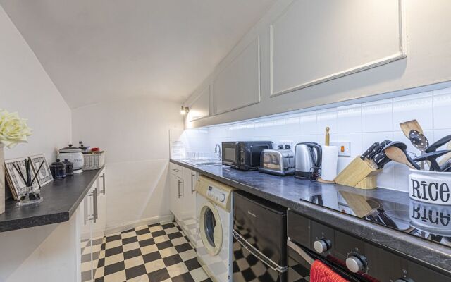 Attractive 2BR Flat in Little Venice, Maida Vale