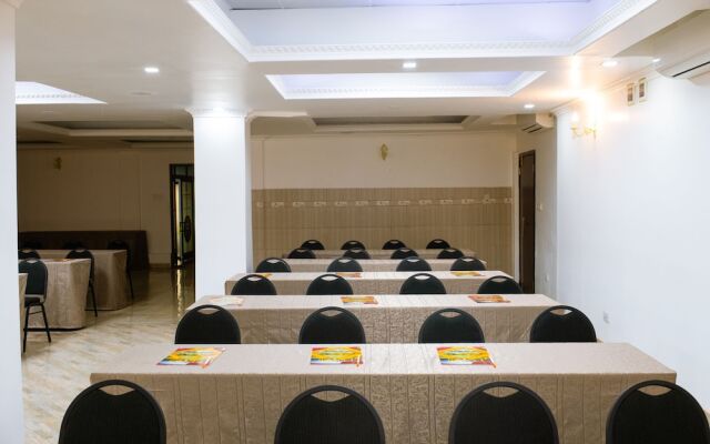 Crismon Hotel