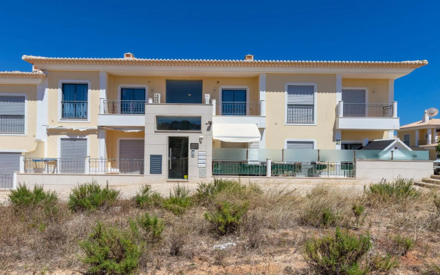 Santa Maria Apartment at Porto de Mos beach
