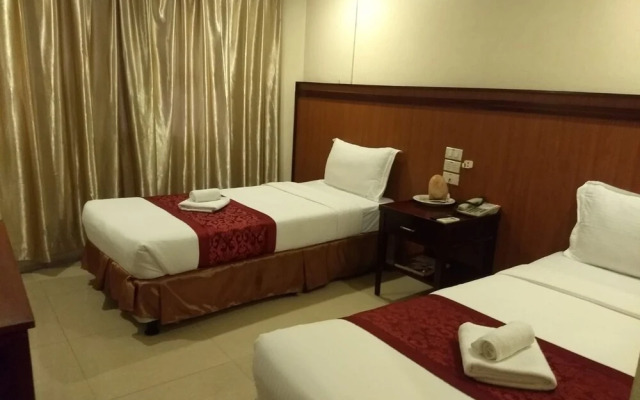 Vaccinated Staff - Capital O 824 Chinatown Lai Lai Hotel