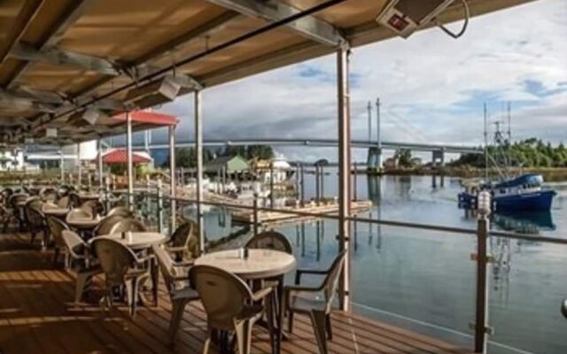 Totem Square Hotel & Marina