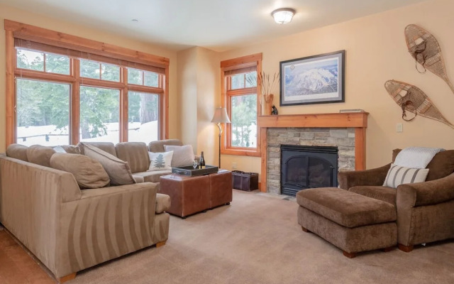 Cabins at Mammoth Lakes