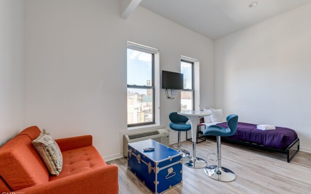 Modern And Cozy Studio - Perfect For A Work Trip Or A Solo Getaway - 747 Lofts Cabin 304 by RedAwning