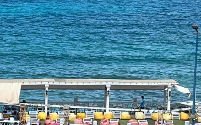 شقة على البحر 3