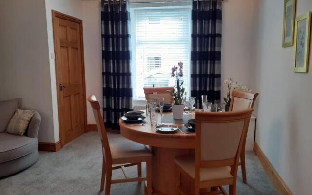 Cosy Modern Victorian 2 Bed Terrace
