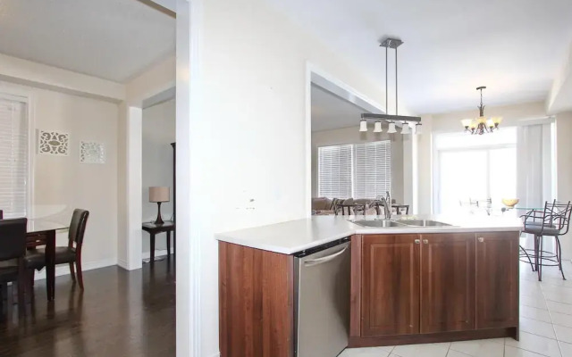 Executive Suite at Brampton House