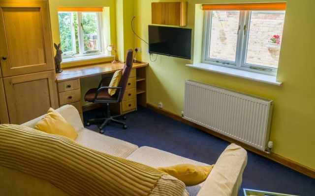 Sunshine Annex-double Bed,ensuite, Lounge, Kitchen