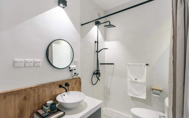 VINAWHISPER Boutique Hotel