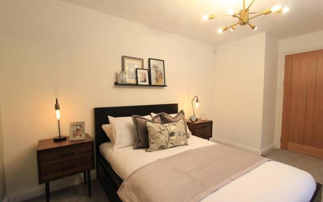 Cabot Mews Apartment 1
