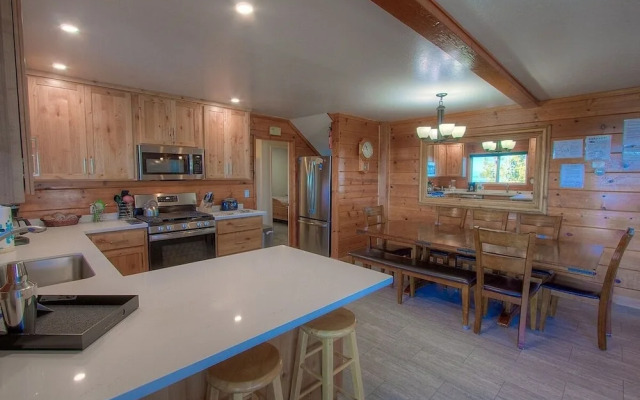 Hch1475 - Heavenly Lake View Retreat 5 Bedroom Home
