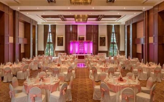 DLF Club 5