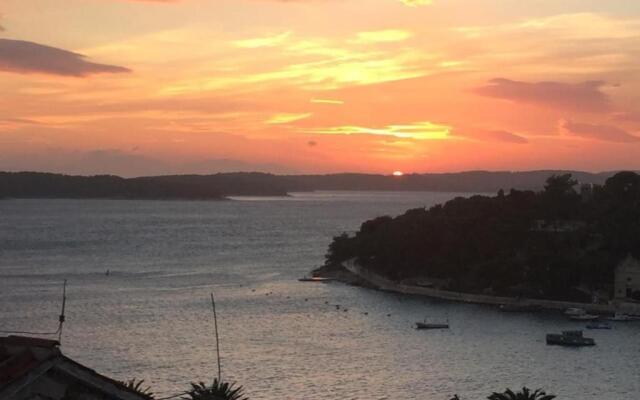 Hvar Old Dalmatian House Junior Suite - Deck 2