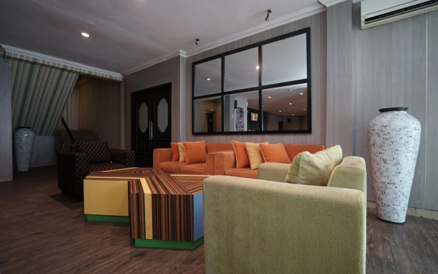 OYO 1282 Feodora Airport Hotel