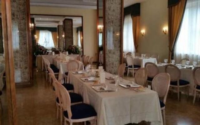 Hotel Jolly