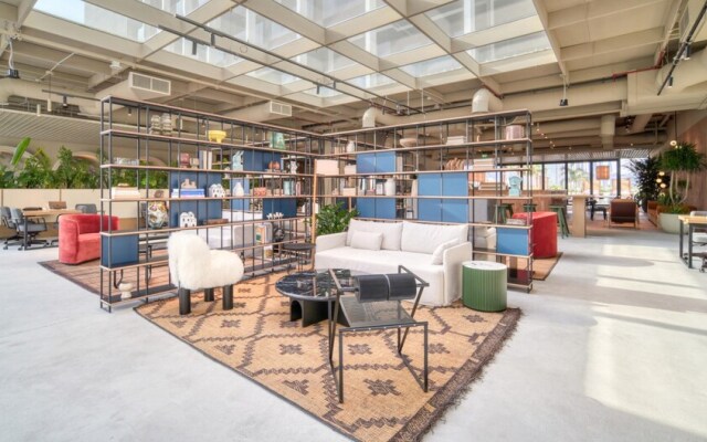 Modern Studio w Balcony in Business Bay