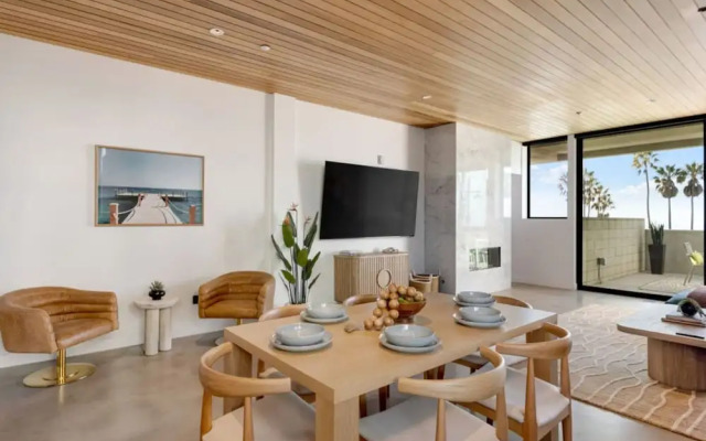 The Santa Monica Sunset - Beachfront Luxury