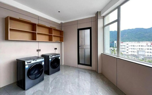 Manzhou International Hotel (Fushun Avenue)