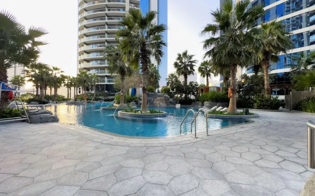 Glamorous 2BR in Damac Paramount Tower