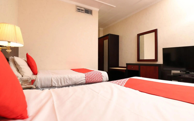 OYO 112 Semiramis Hotel