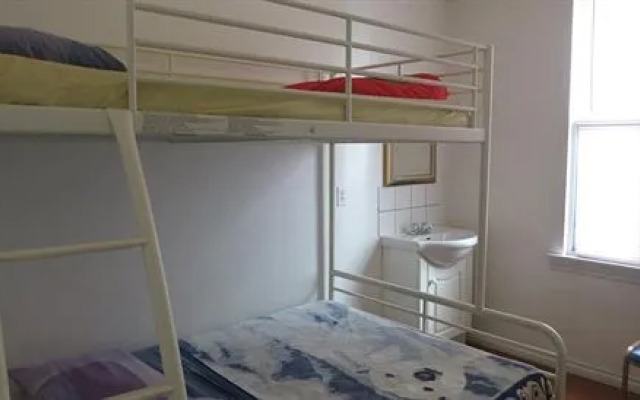 C&N Backpackers Hostel Vancouver