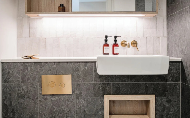 Stylish One-bedroom Haven