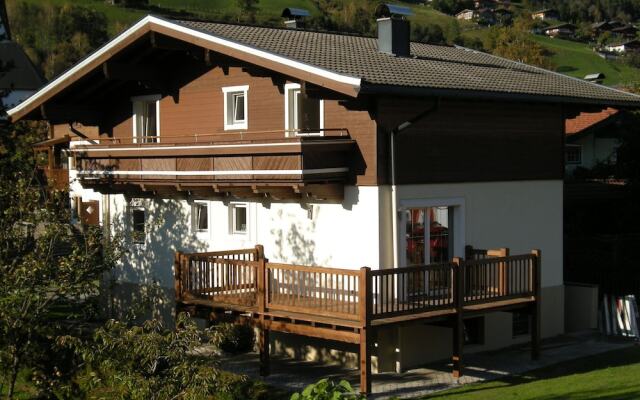 Chic Chalet near Ski Area in Bramberg am Wildkogel