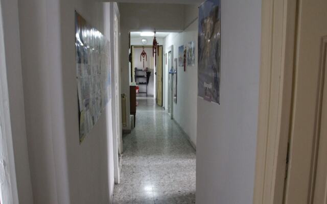 Room in B&B - 1bed in Basic 8 Bed Mixed Dorm - Share Bathroom