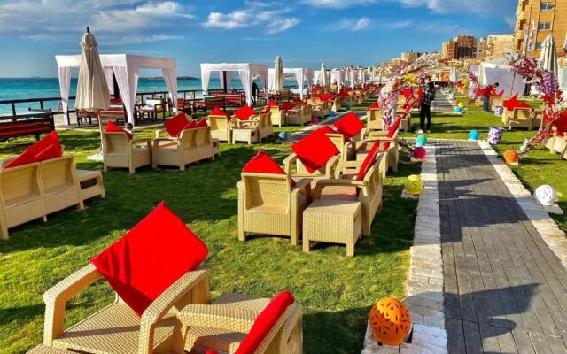 Apartment for you completely , Al-Ajami Al-Bitash, beach view