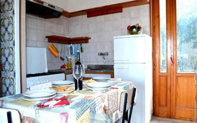 Villetta Carlotta Air conditioned House on two Levels in San Foca