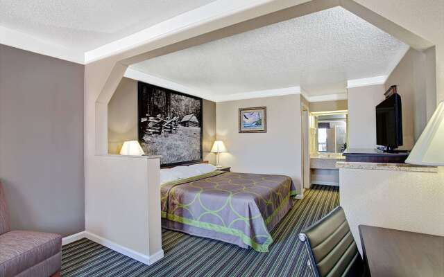 Super 8 by Wyndham Knoxville East