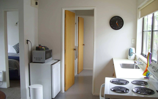 Tudor Court Motel