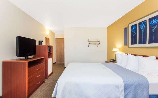 Days Inn by Wyndham Austin