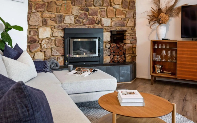 The Lookout, Eagle Bay