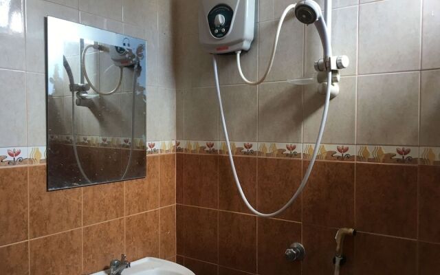 OYO 89653 Anisaa Inn