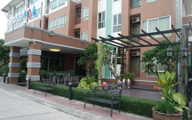 Tarawadee Sriracha Apartment