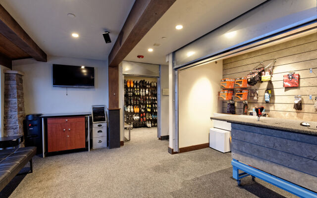 The Crestwood Condominiums