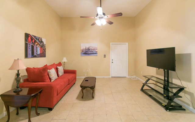 Hosteeva Iberville Street Suites