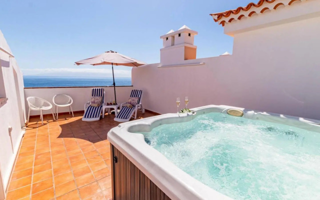 Oceanview Penthouse With Jacuzzi by DreamHomesTenerife