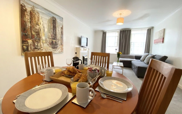 Apartment Next to Victoria Station